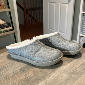 Clarks Cloudstepper slippers